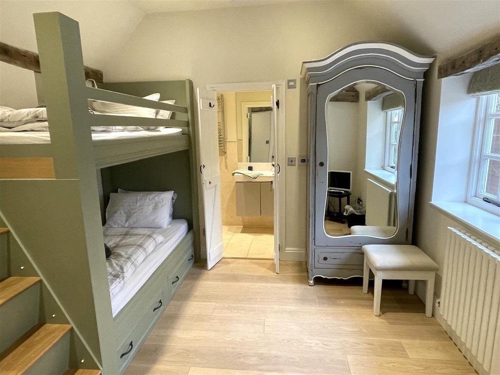 Bedroom 4.JPG