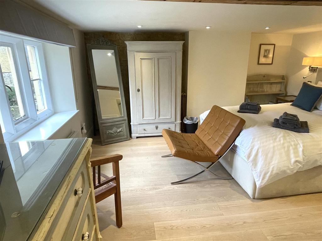 Master Bedroom.JPG