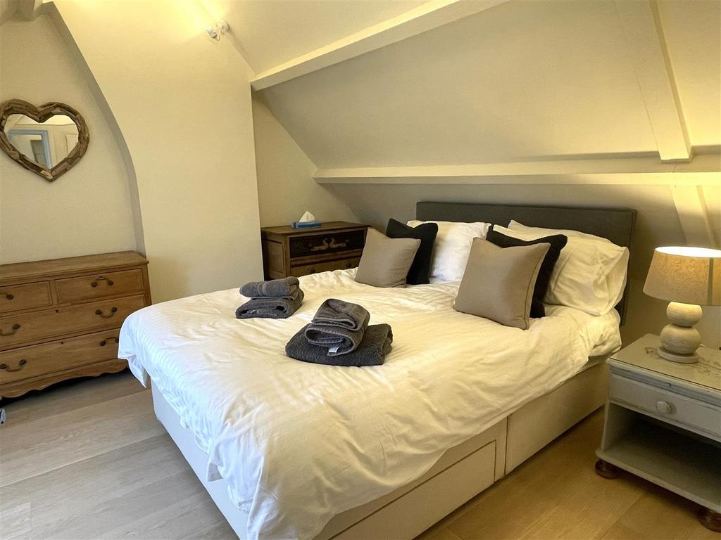 Bedroom 2.JPG