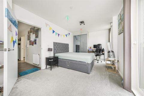 2 bedroom apartment for sale, Selbourne Avenue, Hounslow