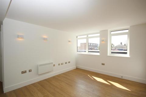 2 bedroom apartment to rent, Fairfield Road, Brentwood