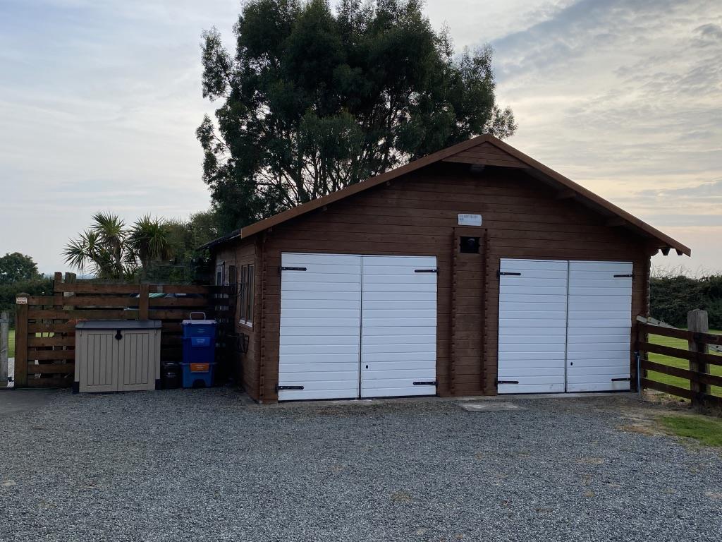 Detached Garage