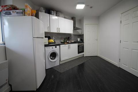 2 bedroom flat to rent - Spring Close Street- Flat 6, East End Park, Leeds