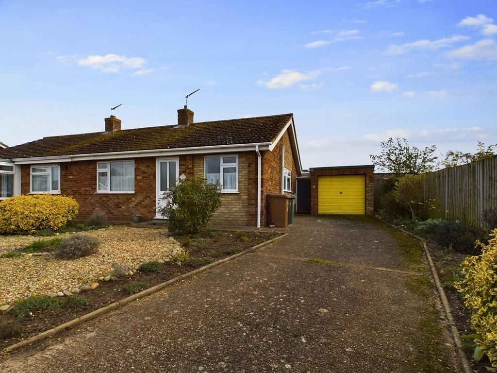 Willow Road, Downham Market PE38 2 bed semidetached bungalow for sale