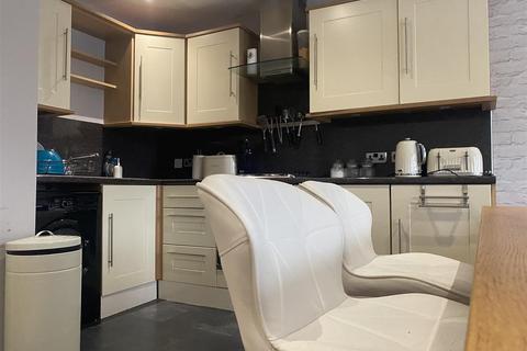 2 bedroom flat to rent - Regis House, Hessle Road, Hull