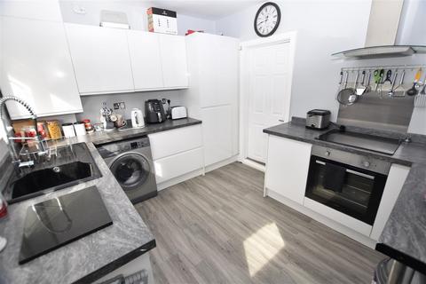 3 bedroom chalet for sale, Thames Road, Canvey Island SS8