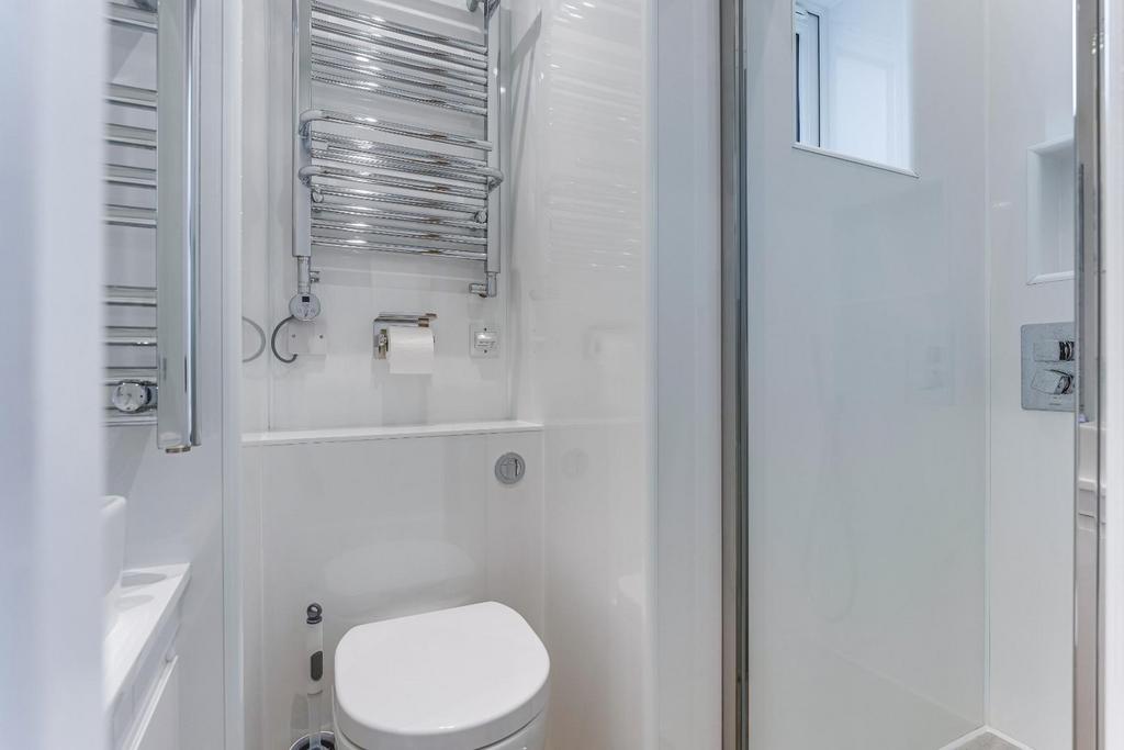 Shower Room.jpg