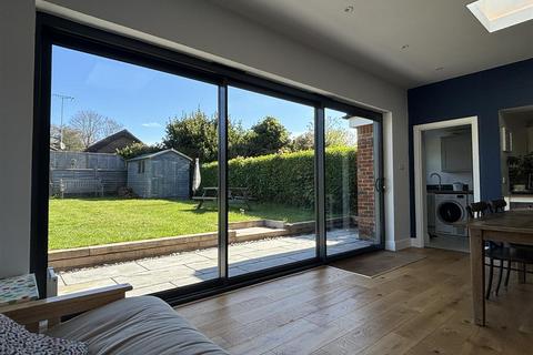 21 Priory Field, Upper Beeding, Steyning, BN44 3HU