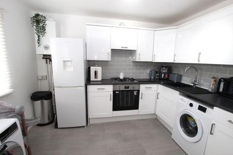 2 bedroom flat to rent, Flat , Dean Court, Station Approach, Whitstable