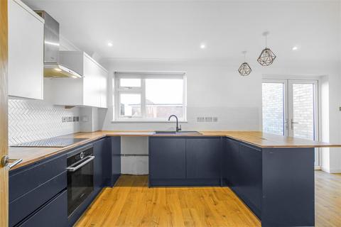 19 Bakers Close, Comberton, Cambridge, CB23 7DJ