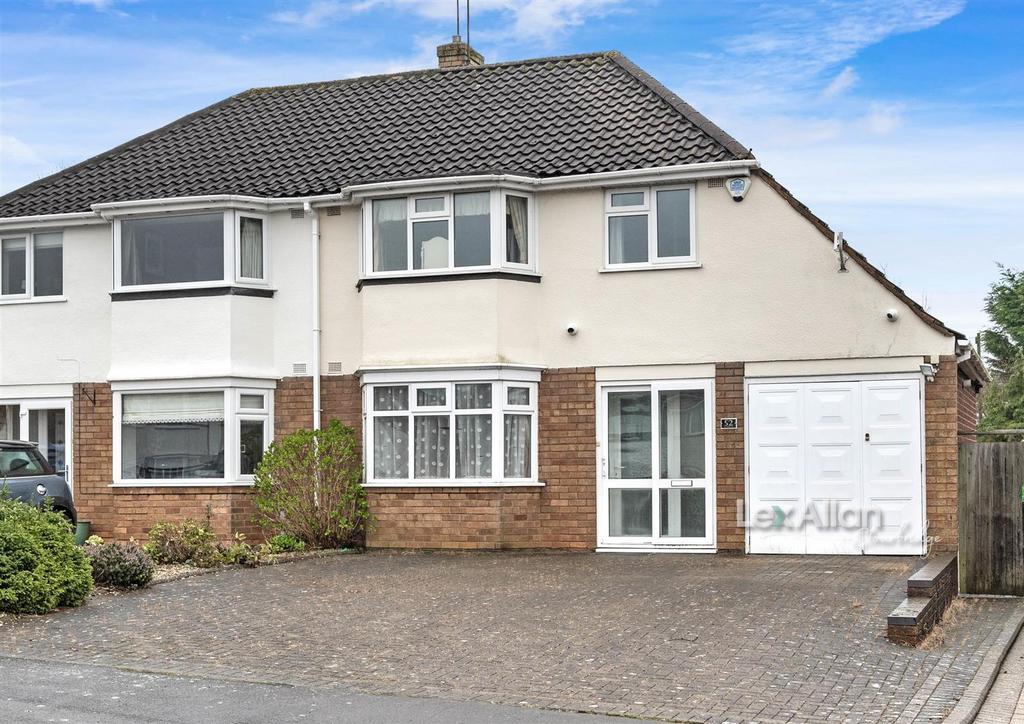 Walker Avenue, Stourbridge 3 bed semidetached house for sale £315,000