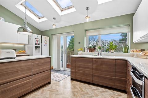 58 Stour Hill, Quarry Bank, Brierley Hill, DY5 2AT