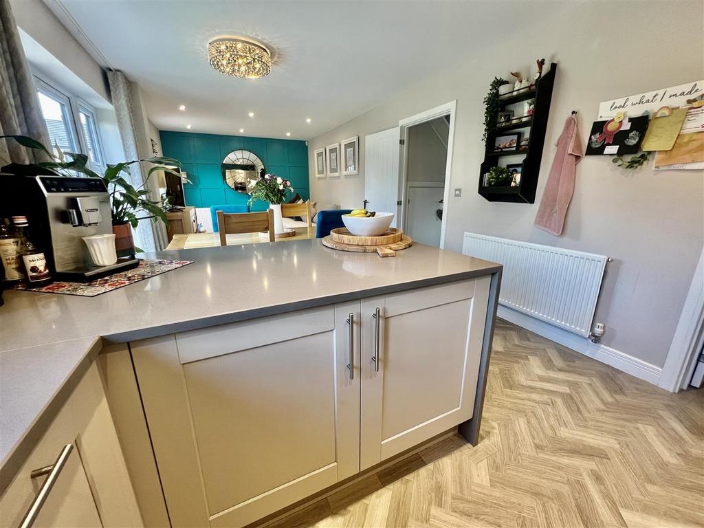Kitchen/dining/family room