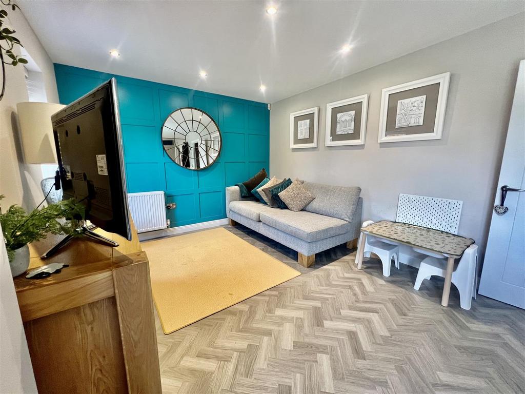 Kitchen/dining/family room