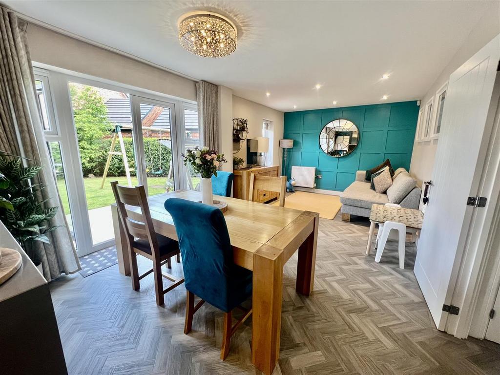 Kitchen/dining/family room