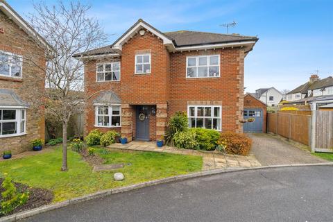 4 bedroom detached house for sale - Wilcot Close, Oxhey