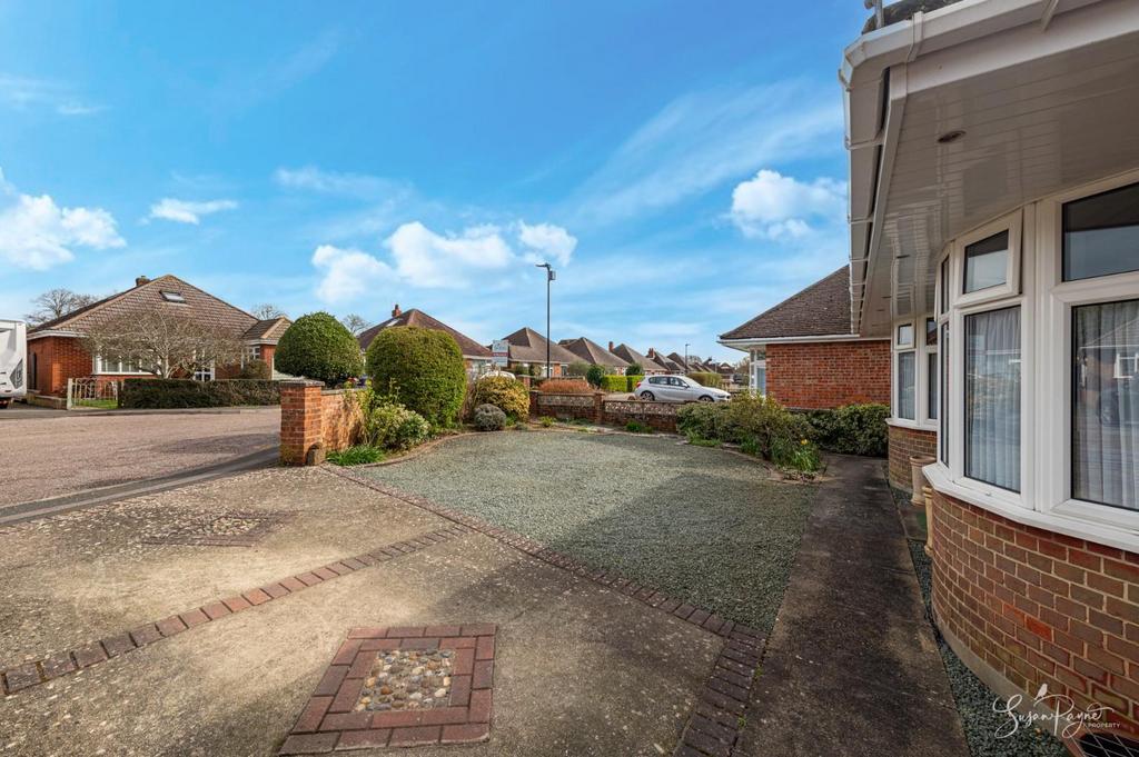 Garden/Driveway