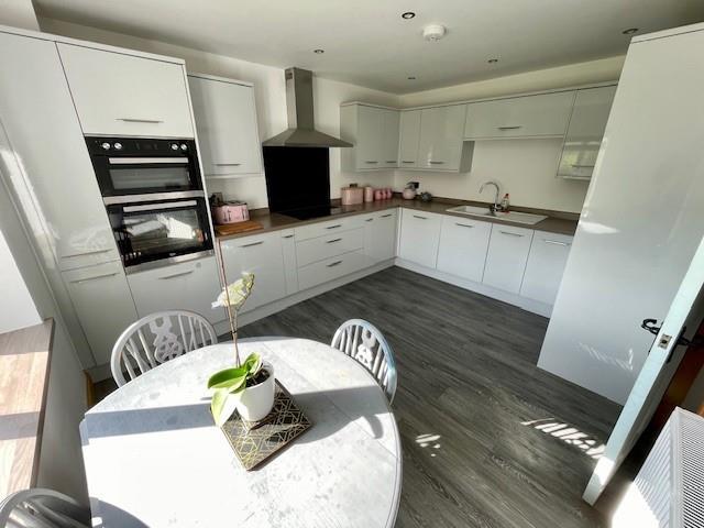 Kitchen2.jpg