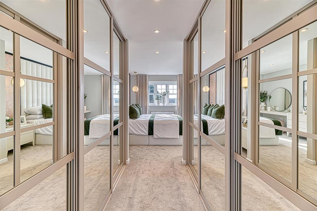Walk-in-Wardrobe