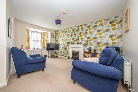 36 Avenbury Drive, Solihull, B91 2QZ