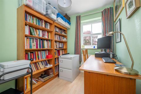 36 Avenbury Drive, Solihull, B91 2QZ