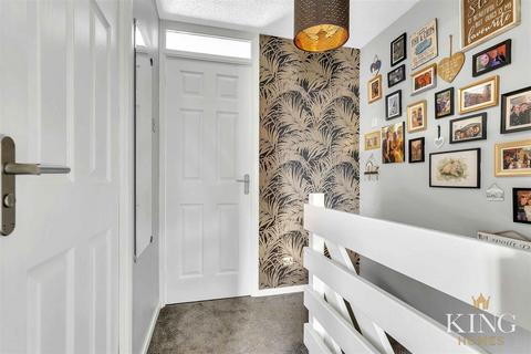 14 Devonish Close, Alcester, B49 6EG