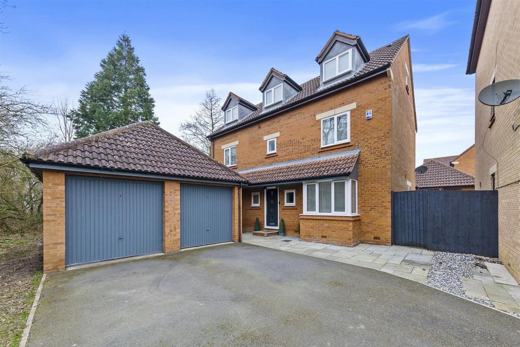 Langport Crescent, Milton Keynes MK5 5 bed detached house for sale £