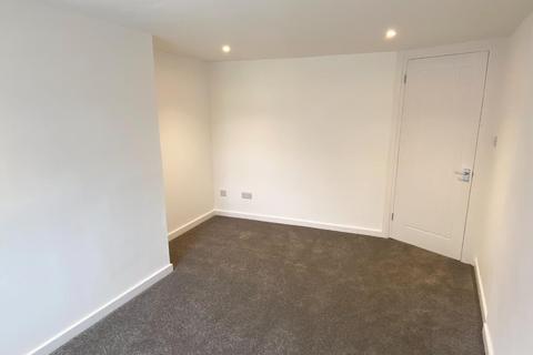 2 bedroom flat to rent, Main Road, Westhay