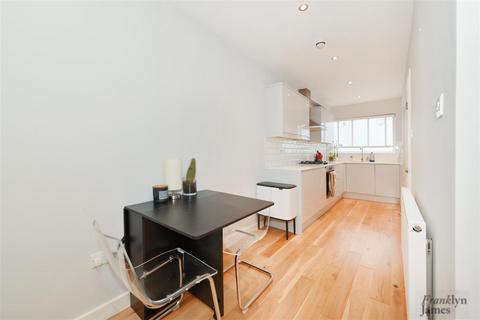 1 bedroom apartment to rent - Rose Court, 6 Mill Place, E14