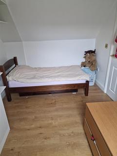 1 bedroom in a house share to rent, Willowbay Close, Barnet