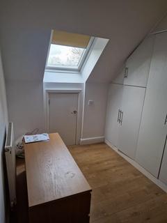 1 bedroom in a house share to rent, Willowbay Close, Barnet