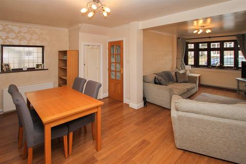 18 Carter Close, Romford, RM5 2PB