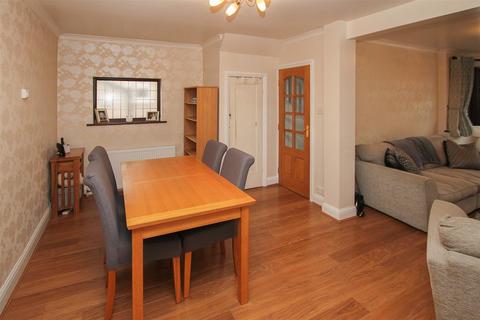 18 Carter Close, Romford, RM5 2PB