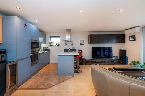 2 bedroom apartment for sale, Corporation Street, High Wycombe HP13