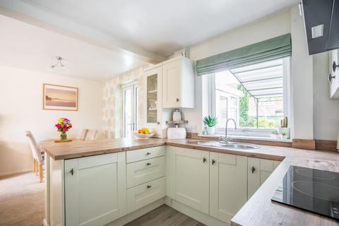 3 bedroom semi-detached house for sale - Almsford Drive, York