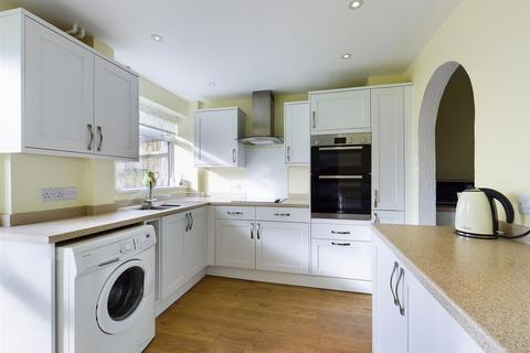 40 Barrington Road, Crawley, RH10 6DB
