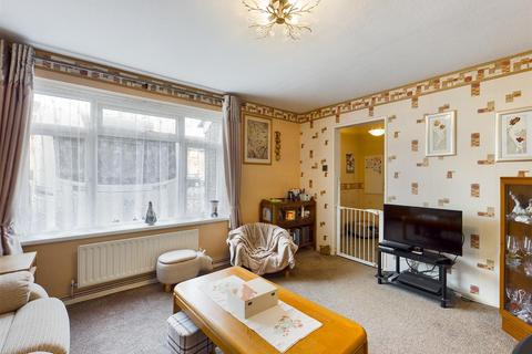 35 Warren Drive, Crawley, RH11 0DS