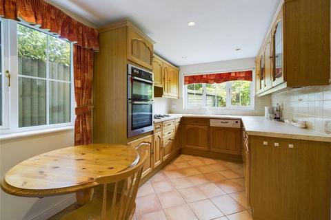 3 bedroom detached bungalow for sale, Borrington Gardens, Kidderminster, Worcestershire