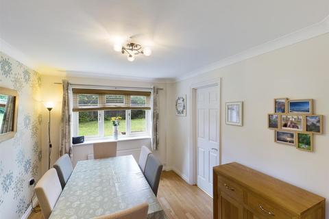 12 Alfred Close, Worth, Crawley, RH10 7SD