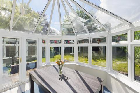 12 Alfred Close, Worth, Crawley, RH10 7SD