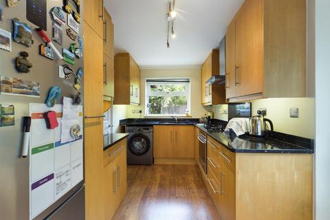 12 Alfred Close, Worth, Crawley, RH10 7SD