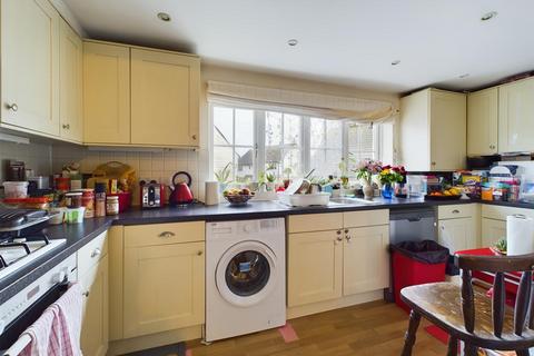 4 Winter Gardens, Crawley, RH11 8RB