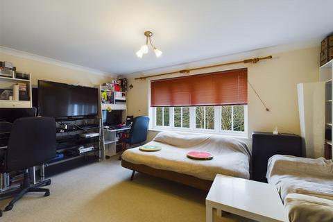 4 Winter Gardens, Crawley, RH11 8RB