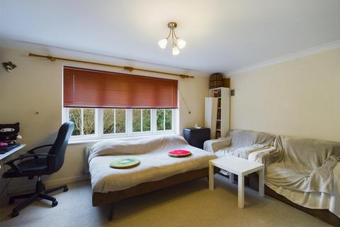 4 Winter Gardens, Crawley, RH11 8RB