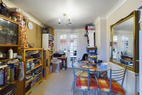 4 Winter Gardens, Crawley, RH11 8RB