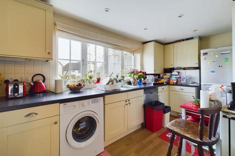 4 Winter Gardens, Crawley, RH11 8RB