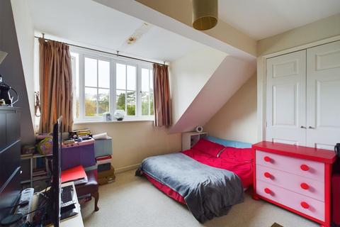 4 Winter Gardens, Crawley, RH11 8RB