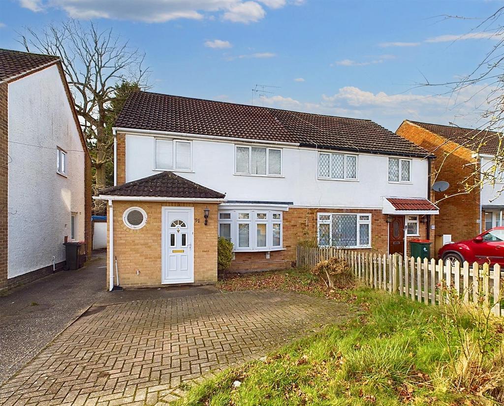Parkway, Pound Hill RH10 3 bed semidetached house for sale £400,000