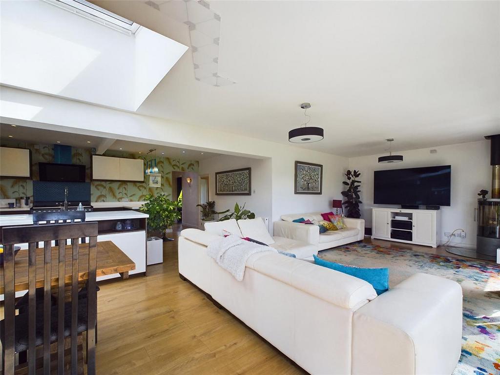 Lounge/Kitchen Area