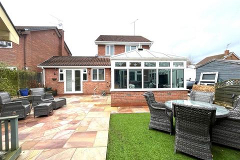 4 bedroom detached house for sale - Aston Close, Little Haywood, Stafford